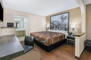 King Room - Non-Smoking room in America Best Value Inn & Suites Moss Point
