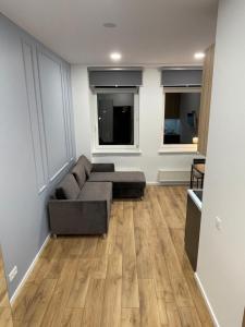 16 Airport Apartment