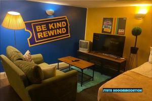 80s RETRO 1Bed Studio Apartment with Private Garden