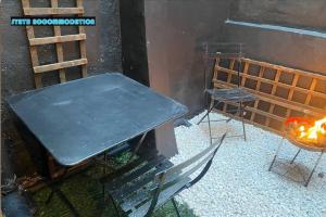 80s RETRO 1Bed Studio Apartment with Private Garden