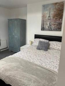 3 Double bedroomed flat, Acton. London, UK