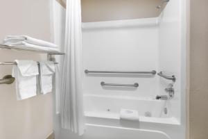 Queen Room with Two Queen Beds, Mobility/Hearing Access and Bathtub with Grab Bars, Non-Smoking room in America Best Value Inn & Suites Moss Point