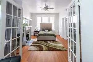 The Great Pink Lady with Huge Wrap Around Porch! - Brandermill