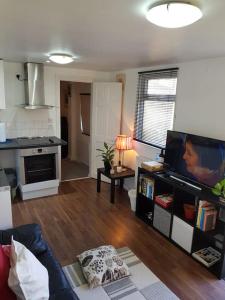 Cosy London holiday Home (Near O2 arena)