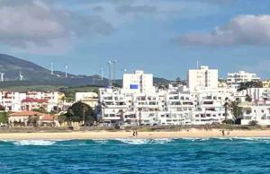 Tarifa Beach apartment with ocean views and pool