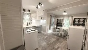 Charming 2 Bedroom 1 Bath Farm Style House - Dobson