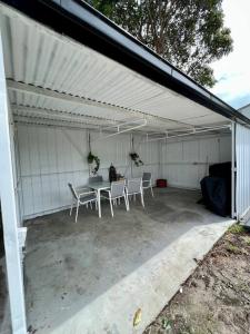 Pet friendly, Family home close to town