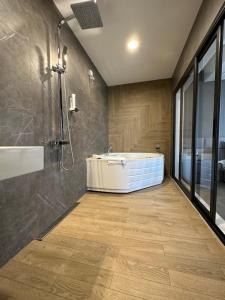 Хотел Валор