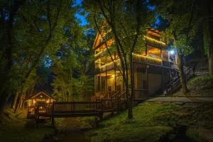 Voted #1 Cabin in Smokys! Spa, Arcade, Private, Creek, King Beds - Oldham