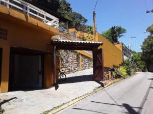 Por de sol no mar da cama