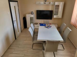 Apartment in Vrsi with Air conditioning, WIFI, Washing machine, Dishwasher (4836-1)