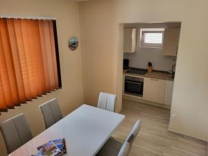 Apartment in Vrsi with Air conditioning, WIFI, Washing machine, Dishwasher (4836-1)