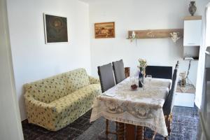 Apartment in Slatine with Terrace, Air conditioning, WIFI, Washing machine (4784-3)
