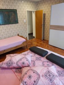 Apartment in Slatine with Terrace, Air conditioning, WIFI, Washing machine (4784-3)