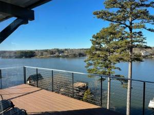 Modern Lakefront Views at Lake Hickory Haven