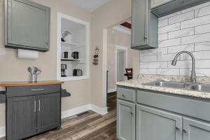 Modern 2BR near DT, 8min walk to Park&Conservatory