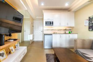 20t7 floor Cebu IT Park studio walking distance to everything