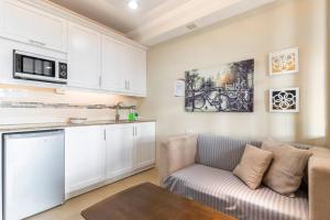 20t7 floor Cebu IT Park studio walking distance to everything