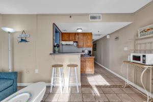 Hosteeva Oceanview Meridian Plaza Condo