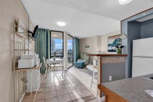 Hosteeva Oceanview Meridian Plaza Condo