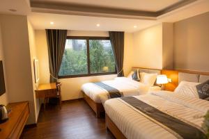 Phòng Gia Đình Hướng Vườn (Family Room Garden View)