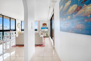 Central Escape In The Heart Of Surfers