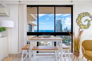 Central Escape In The Heart Of Surfers