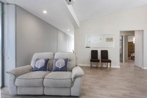 Waverley apartment F-two bedrooms wifi available
