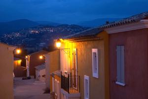 Maisons de vacances PROVENCAL HOUSE IN FAYENCE with POOL & INDOOR SPA : photos des chambres