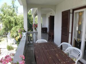 Apartment in Lopar with sea view, terrace, washing machine, dishwasher 593-1