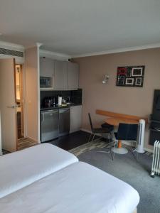 Appartements Studio With Balcony In Issy Les Moulineaux : photos des chambres