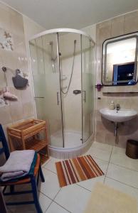 ANJA Seeblickappartement Haus Hänsel u Gretel am Ossiacher See mit direktem Seezugang, Hallenbad