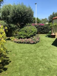 Apartment in Villa, Beach 3 minutes walk, spiaggia 3 minuti a piedi