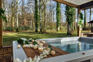 Villas Crazy Villa Ecottay 61 - Heated pool & sauna - 2h from Paris - 30p : photos des chambres