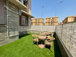 Lovely 3 bedroom ground floor flat. Private garden