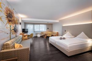 Standard Double Room with Balcony room in Baumgartner's Blumenhotel