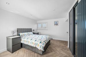 Sea View Luxury Apartment 3 bedrooms Free Parking - By Coast Apartments