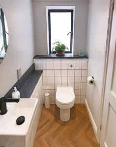 Ilfracombe Townhouse: restored historic home