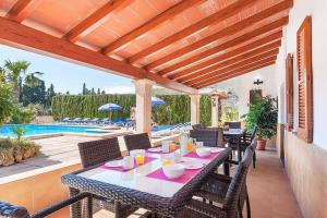 6 bedroom villa a very short to Port Pollensa by Renthousing