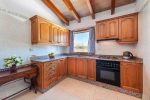 6 bedroom villa a very short to Port Pollensa by Renthousing