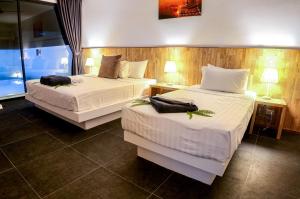 The Cosy Maenam Beach Resort