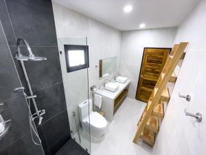 The Cosy Maenam Beach Resort