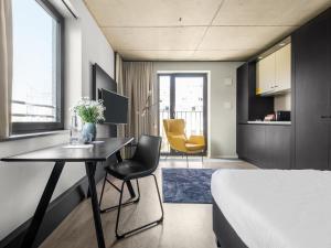 Medium Studio with Kitchen - Single Bed room in JOYN Munich Rose - Serviced Apartments