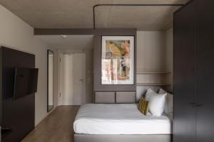 Medium Studio with Kitchen and Balcony - Single Bed room in JOYN Munich Rose - Serviced Apartments