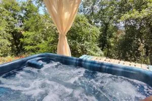 Cottage romantique, son jacuzzi privatif, piscine - 德希内斯·尚皮埃