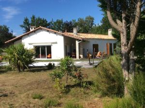 Maisons de vacances Tres belle villa avec piscine au calme de la foret : photos des chambres