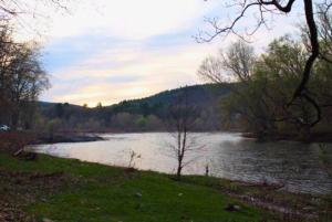 Rare River Views & Access, Cabin by Eden Islands