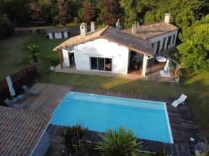 Maisons de vacances Tres belle villa avec piscine au calme de la foret : photos des chambres