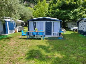 Caravan with Shared Bathroom