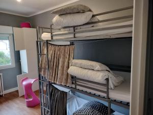 Auberges de jeunesse lit en dortoir toulouse minimes : Chambre Triple avec Salle de Bains Commune